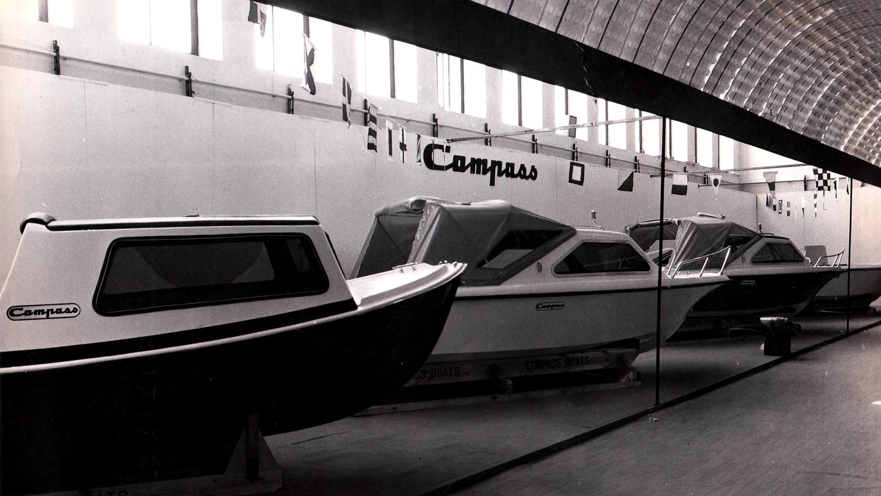 1979: Compass Boats'ın Atina tekne fuarlarına katılmaya başlaması
