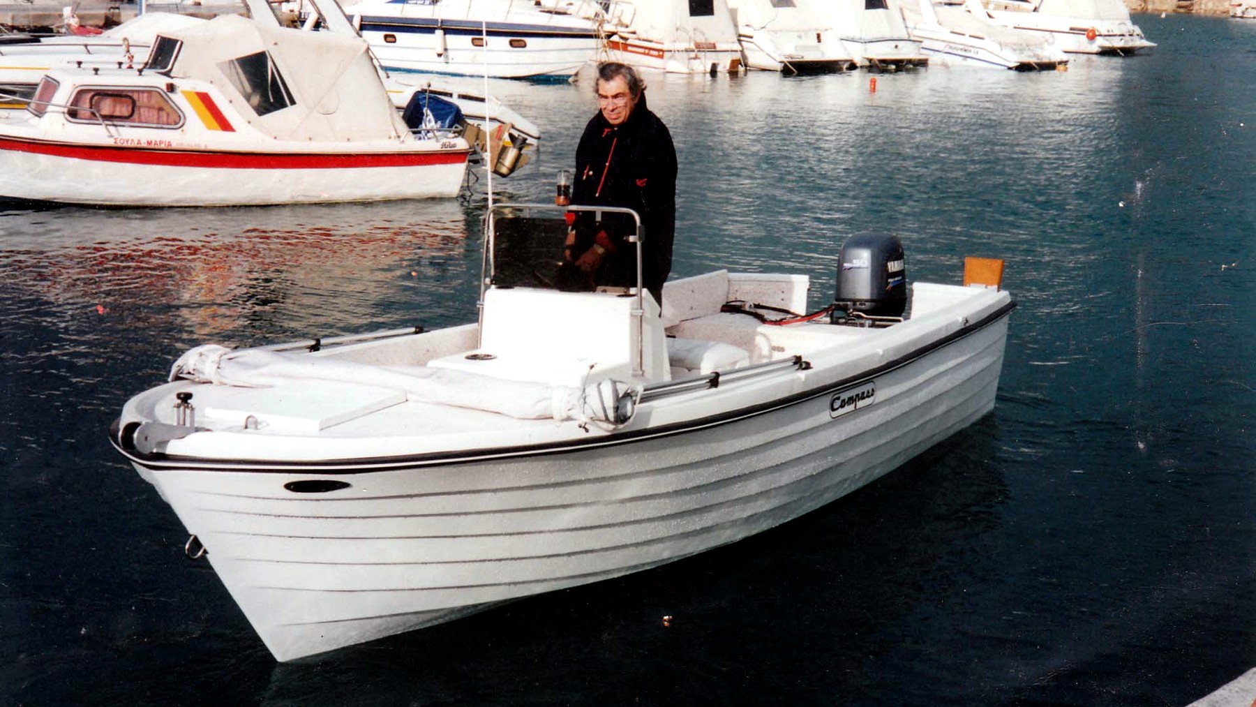 2001: Dimitri Samouhos'un daha erişilebilir yeni modellere yönelmesi